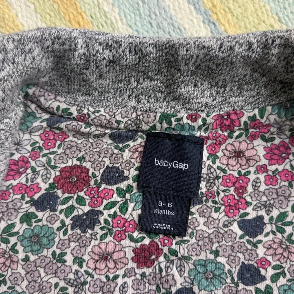 ⭐ Baby Gap gray verigated jacket 3-6 months